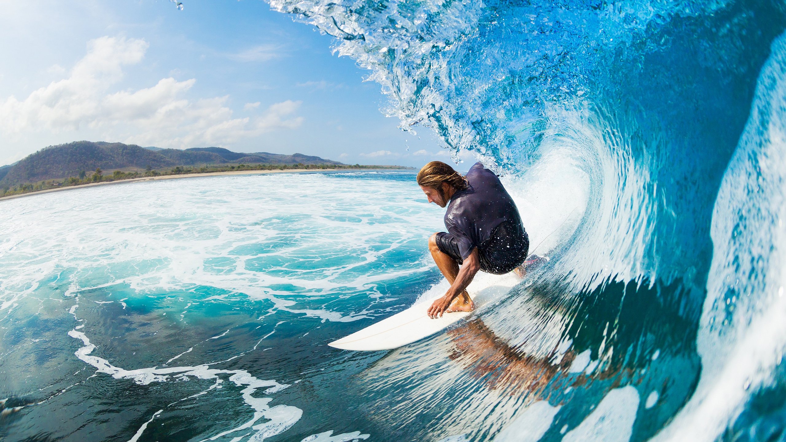 _蓝天白云下：乡村网球趣味挑战赛_，乡村网球场
